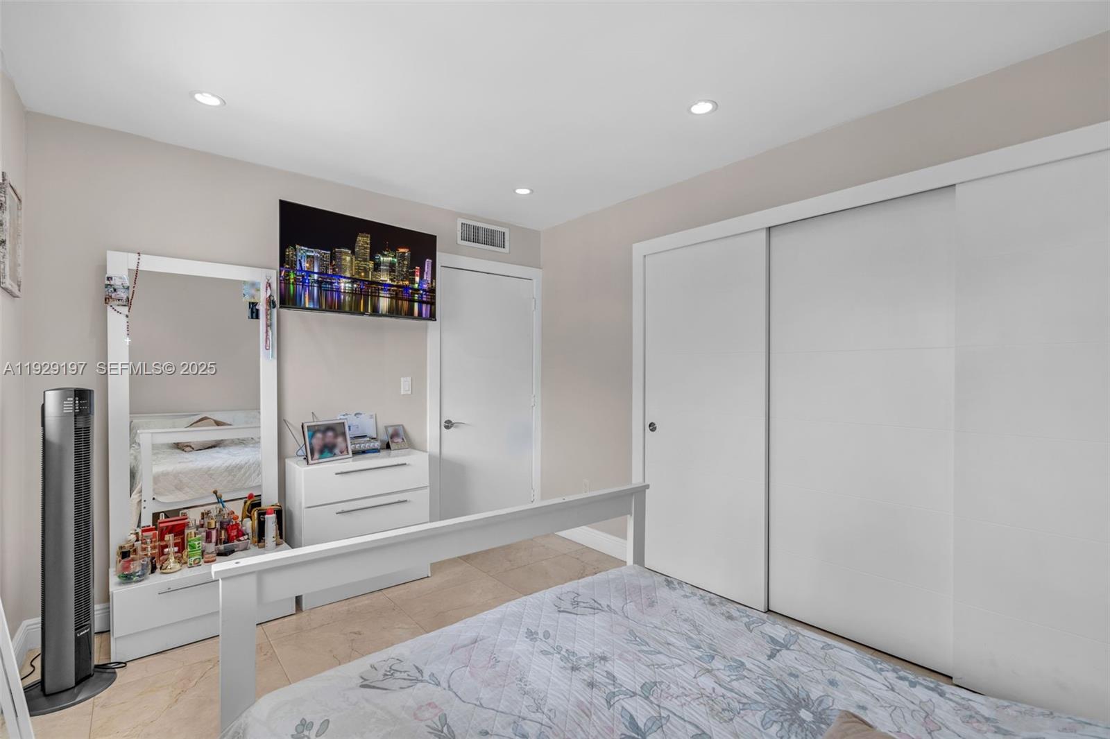 VILLAS OF MIAMI LAKES CON - Residential