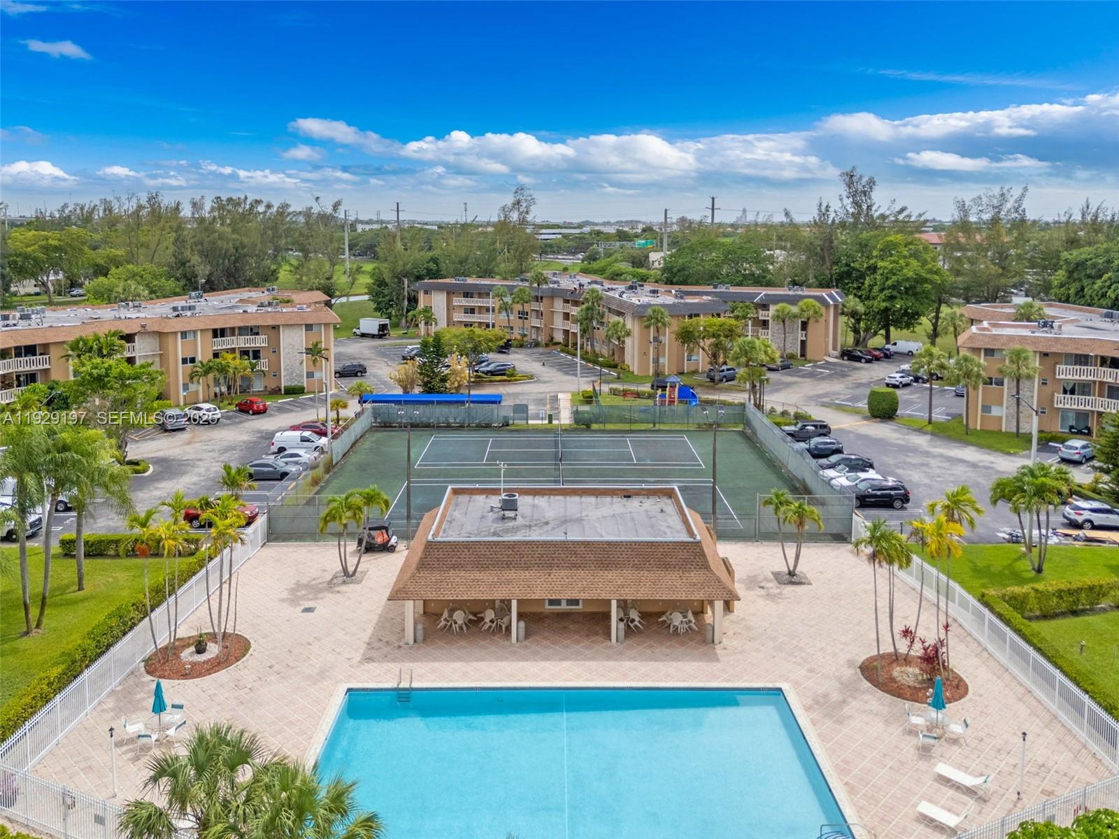 VILLAS OF MIAMI LAKES CON - Residential