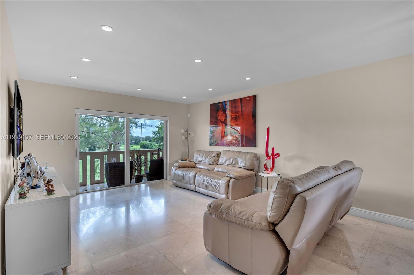 VILLAS OF MIAMI LAKES CON - Residential