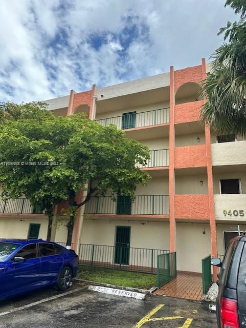 LOCATION, LOCATION ,LOCATION. Beautiful spacious one bedroom apartment on the 4th floor with a view of the pool from the balcony. THE UNIT HAS BEEN TOTALLY REMODELED NEW FLOORS, NEW BATHROOM, NEW KITCHEN WITH STAINLESS STEEL APPLIANCES. Minutes away from Flagler Park Plaza Shopping Center, with Publix, restaurants, and more stores. Easy transportation . Next to 2 shopping centers, easy access to turnpike and Palmetto Expressway. Building has an elevator. one assigned parking. building offers guest parking. The water and the trash are included. ONLY ONE PARKING SPACE. ASSOCIATION ONLY ALLOWS ONE CAR IN THE 1/1 CONDO.