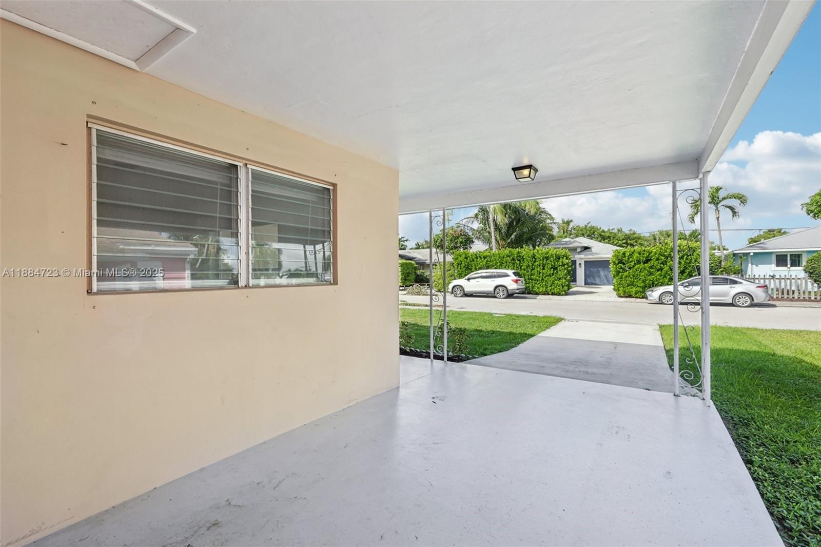 NORTH LAKE WORTH - Residential