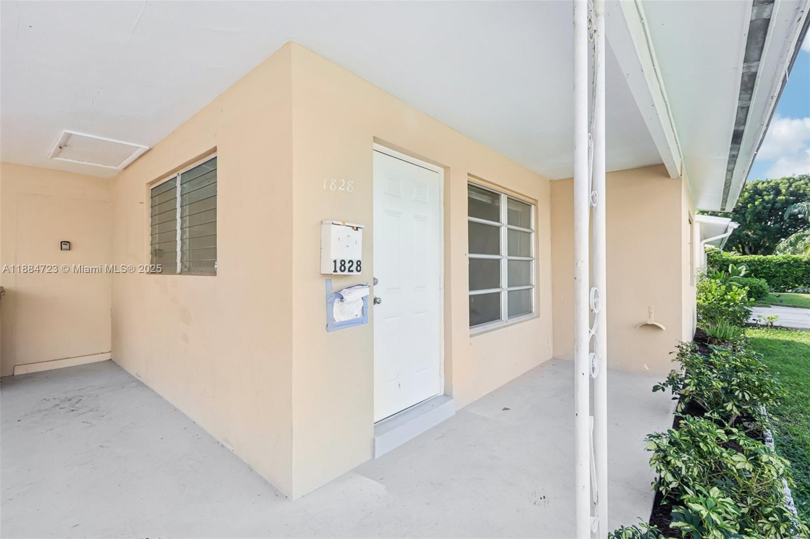 NORTH LAKE WORTH - Residential