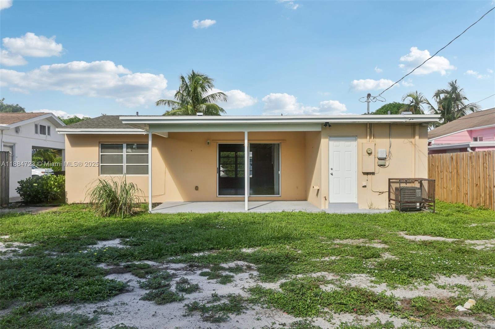 NORTH LAKE WORTH - Residential