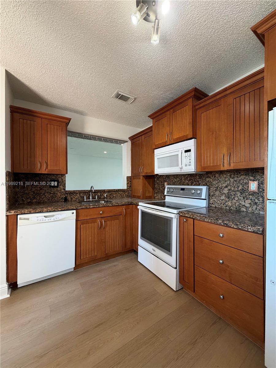 VILLA DORAL CONDO NO 5 - Residential Lease