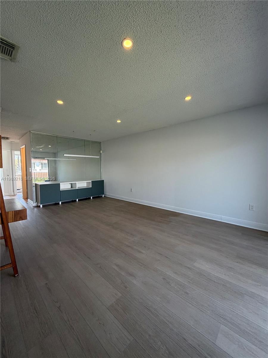 VILLA DORAL CONDO NO 5 - Residential Lease