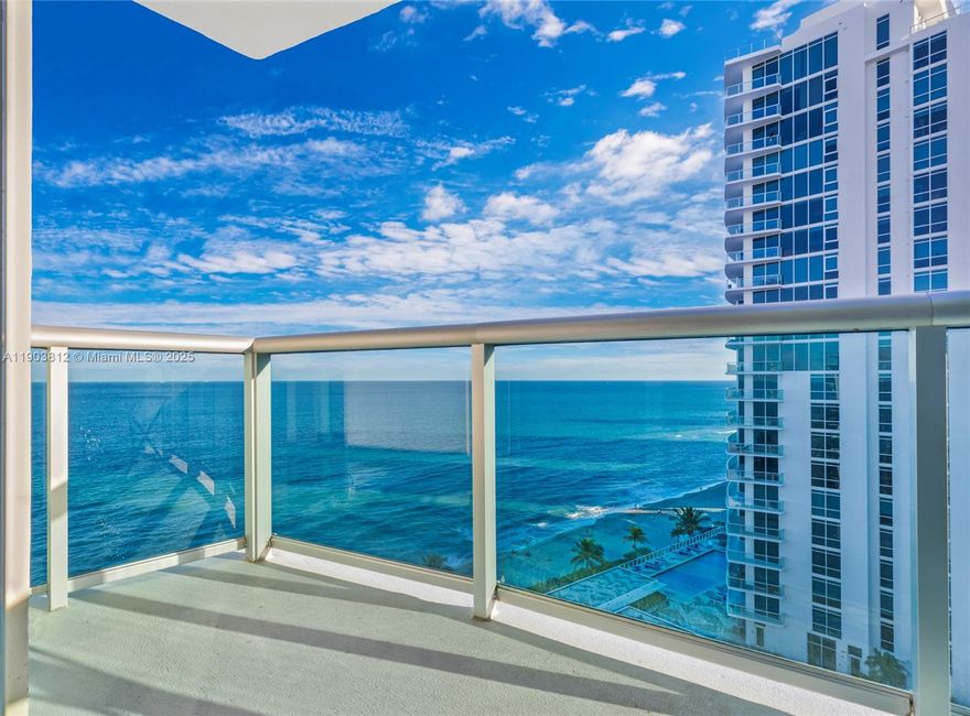 THE TIDES AT HOLLYWOOD BEACH 
OCEAN VIEWS FROM THIS GREAT UNIT 2/1/1
CALL L.A FOR  DETAILS 
SHORT TERM RENTALS ALLOWED