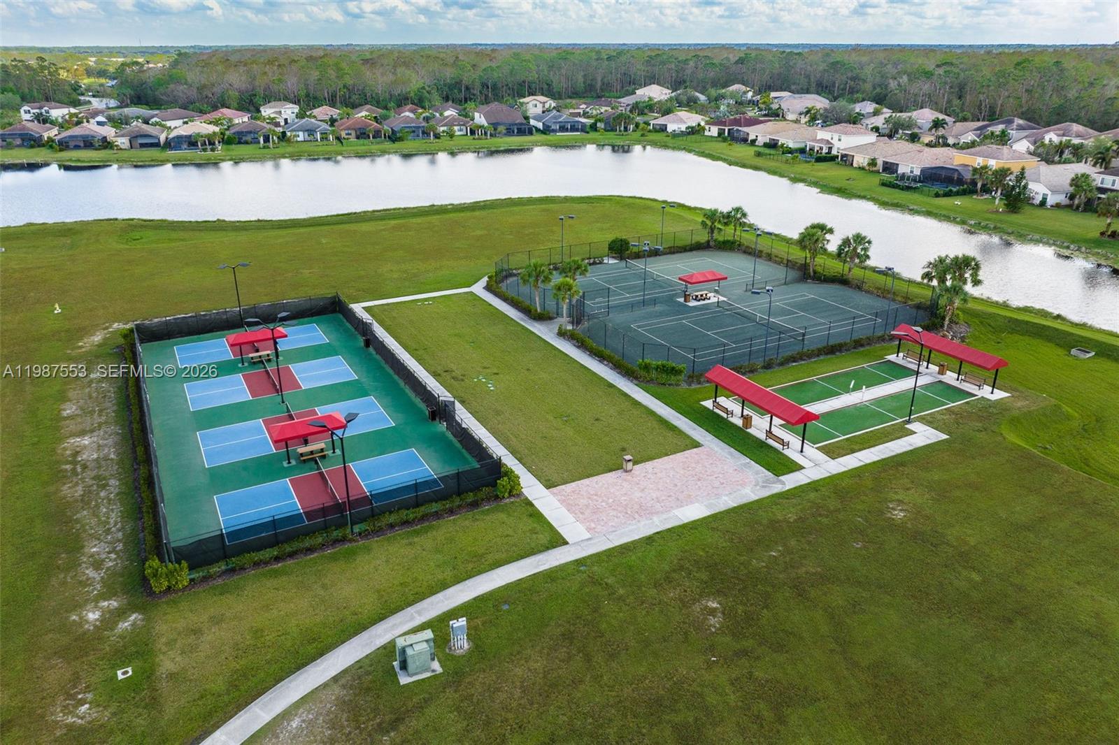 COUNTRY CLUB - Residential