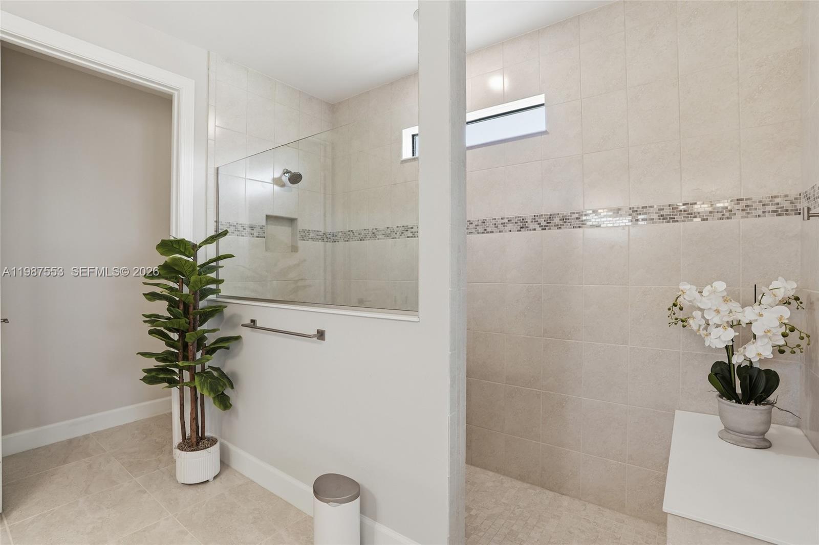 COUNTRY CLUB - Residential