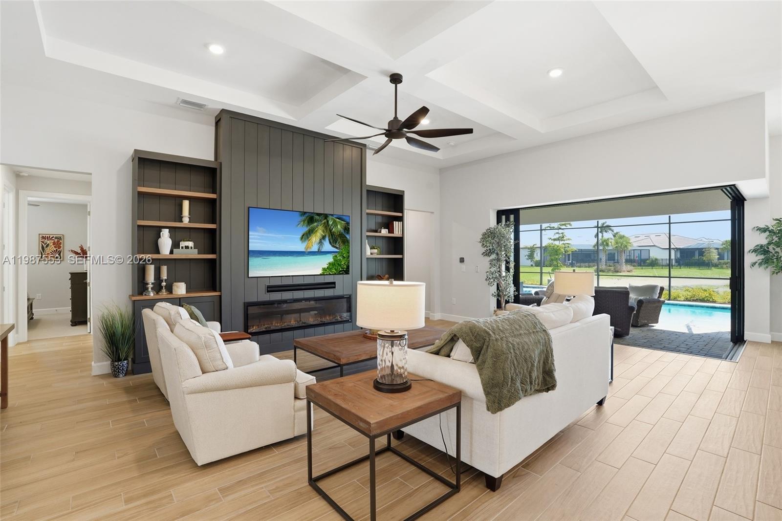 COUNTRY CLUB - Residential