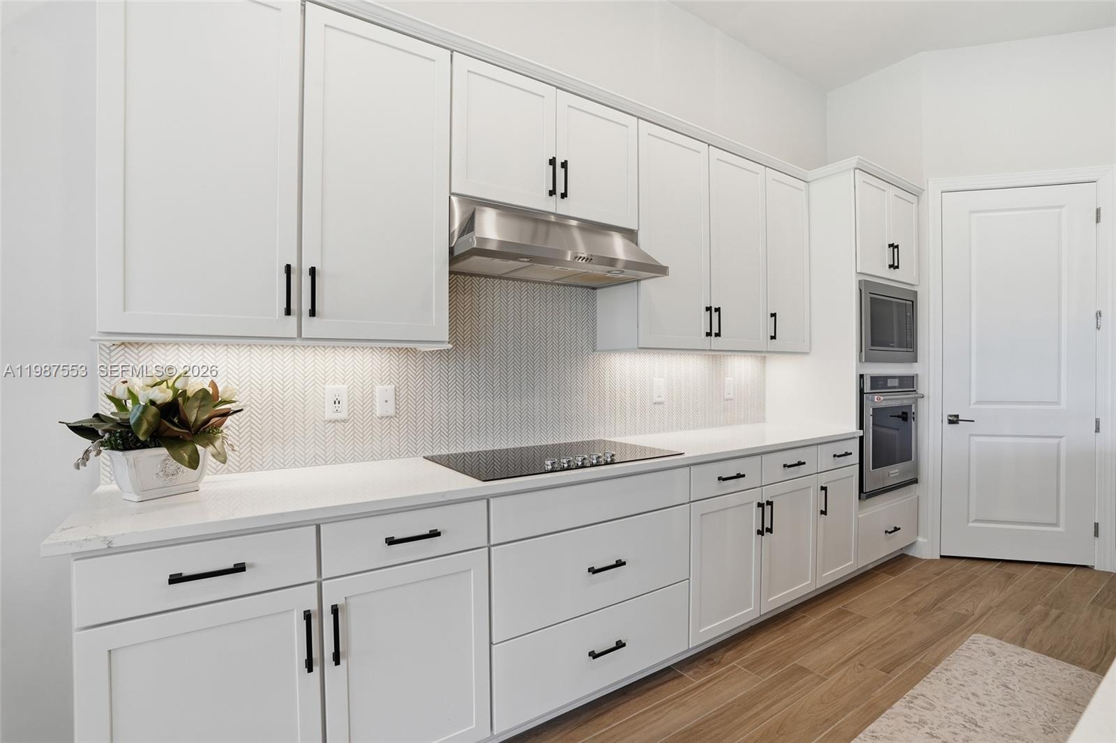 COUNTRY CLUB - Residential