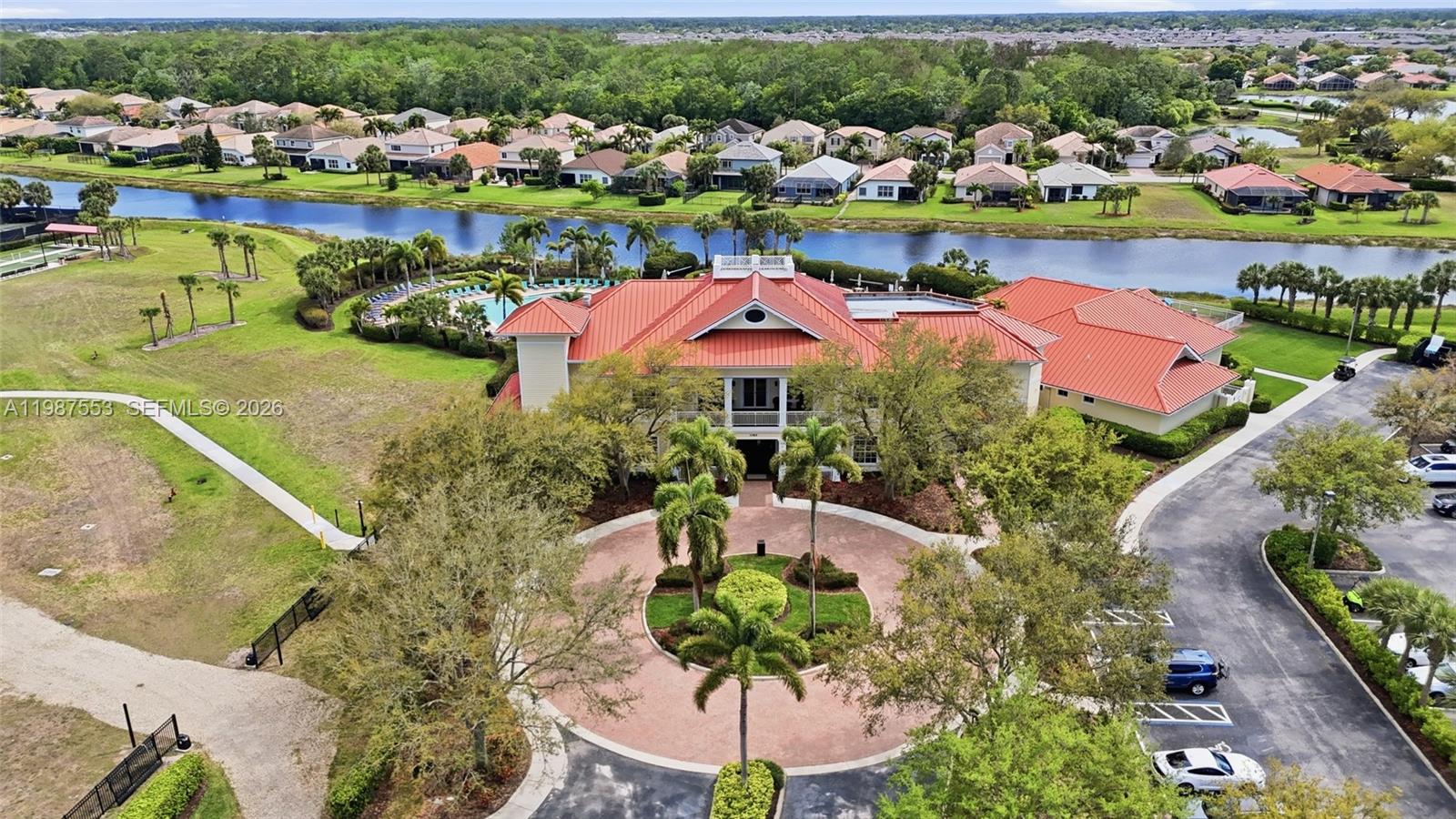 COUNTRY CLUB - Residential