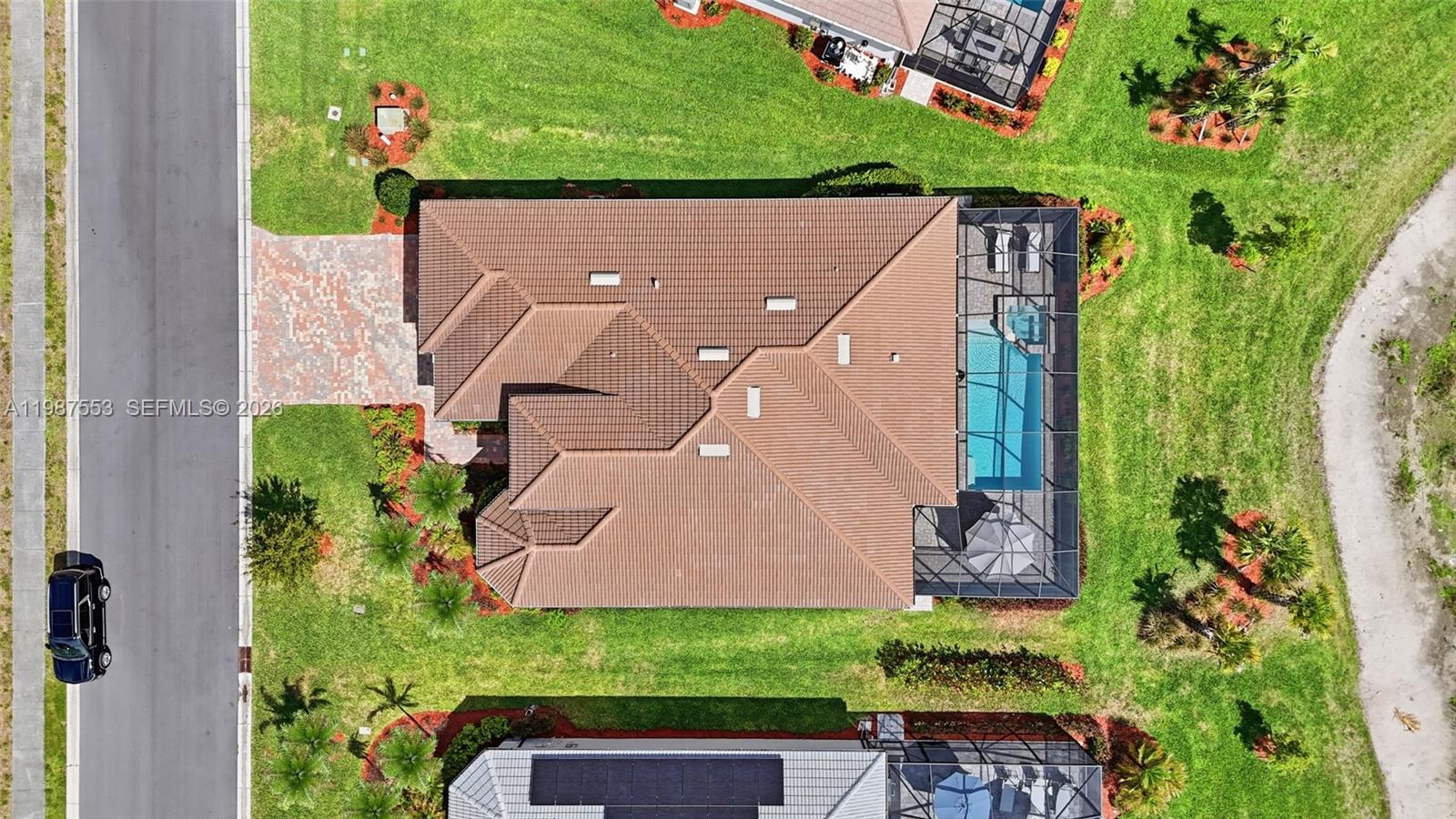 COUNTRY CLUB - Residential