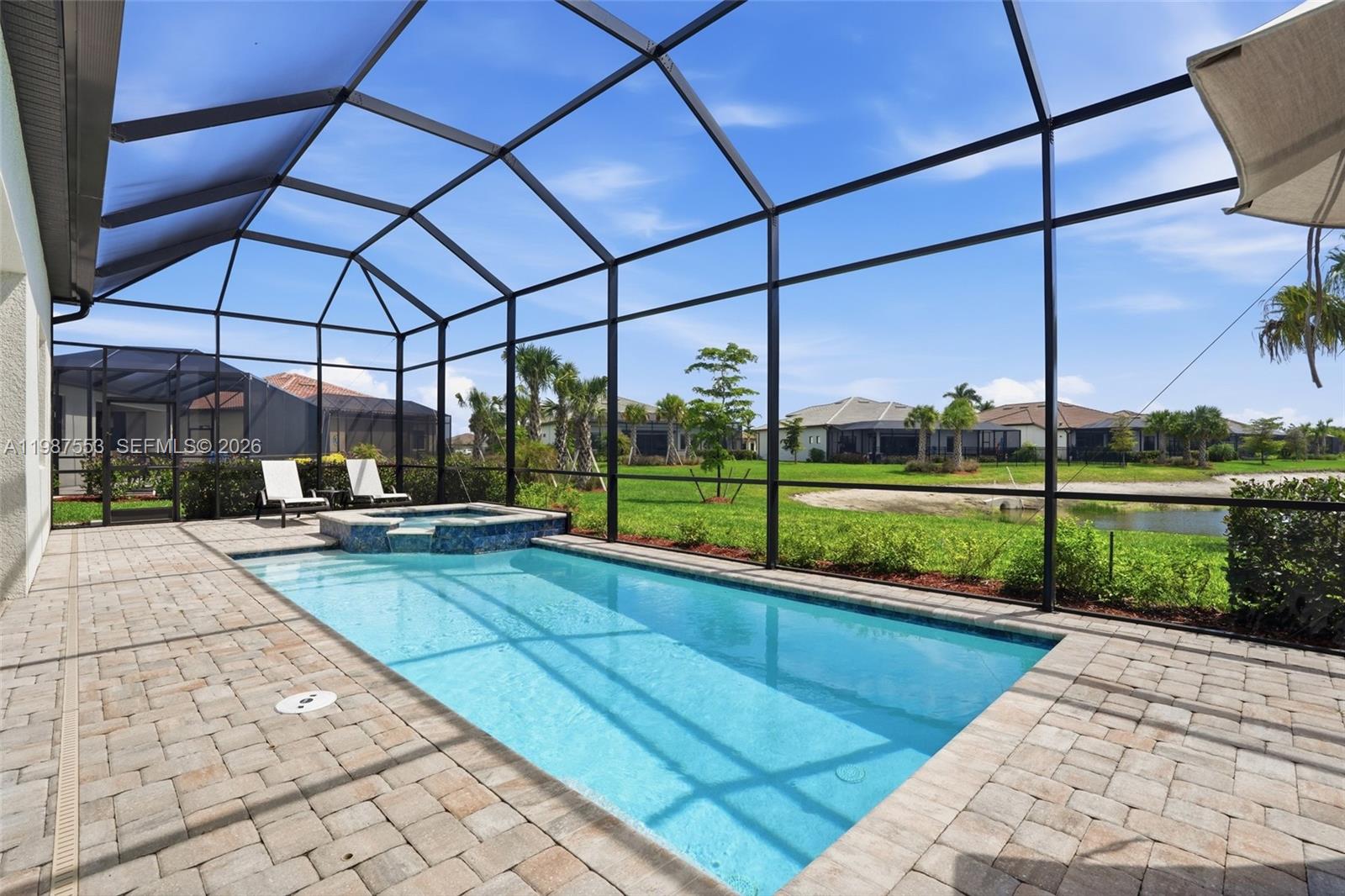 COUNTRY CLUB - Residential