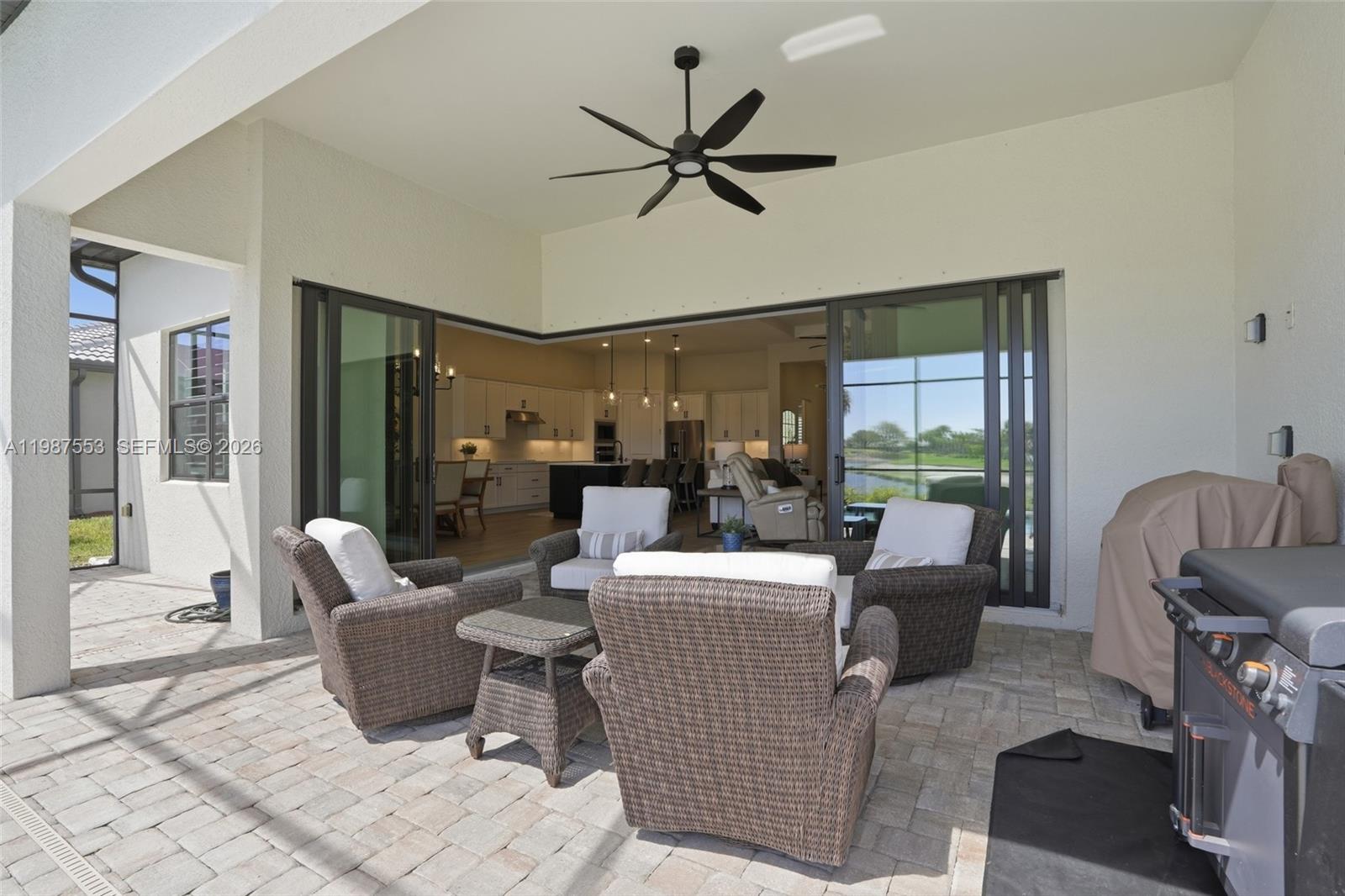 COUNTRY CLUB - Residential