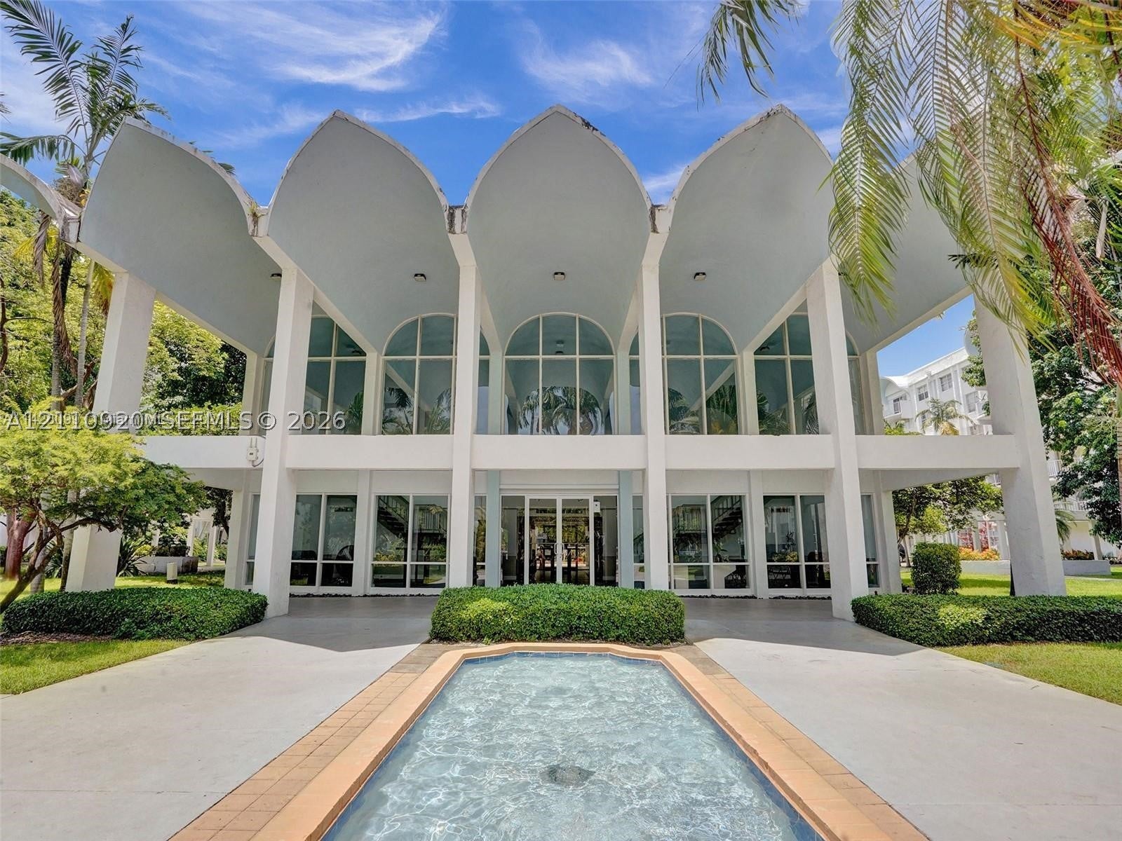 486 NW 165th St Rd B-305