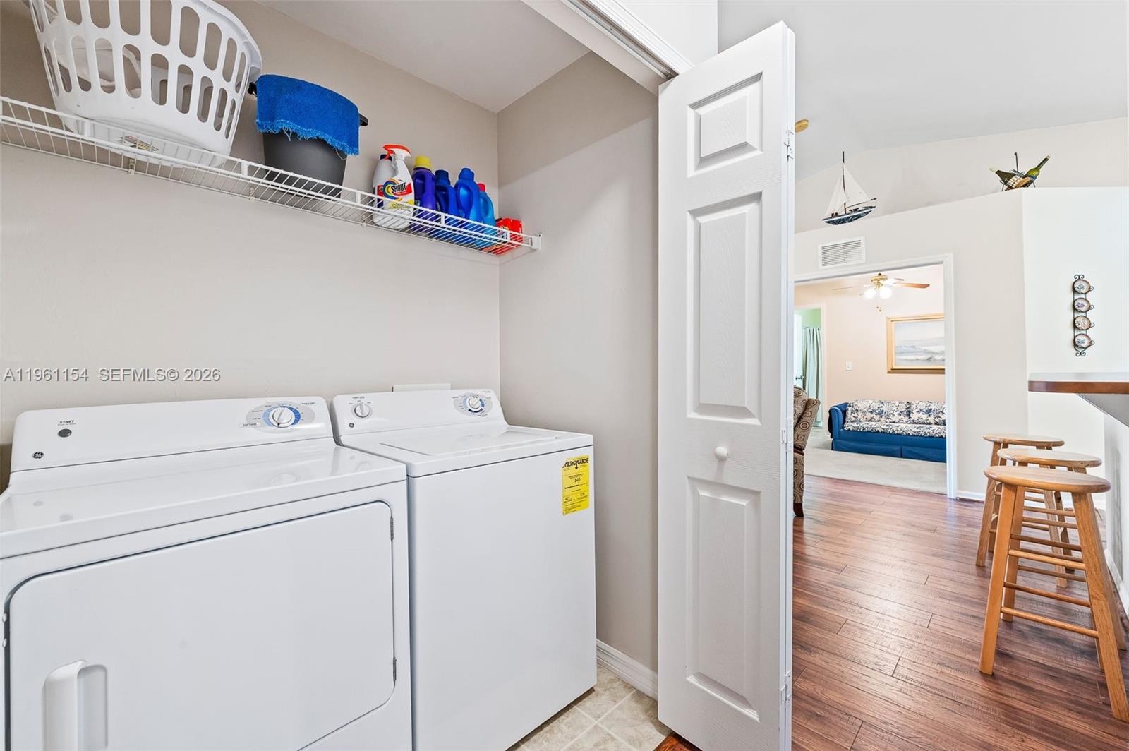 MIRROR LAKES - Residential