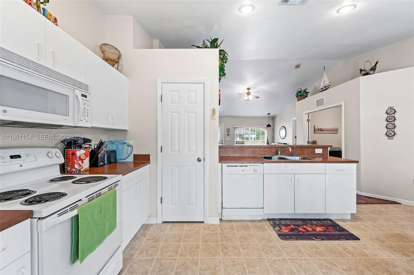 MIRROR LAKES - Residential