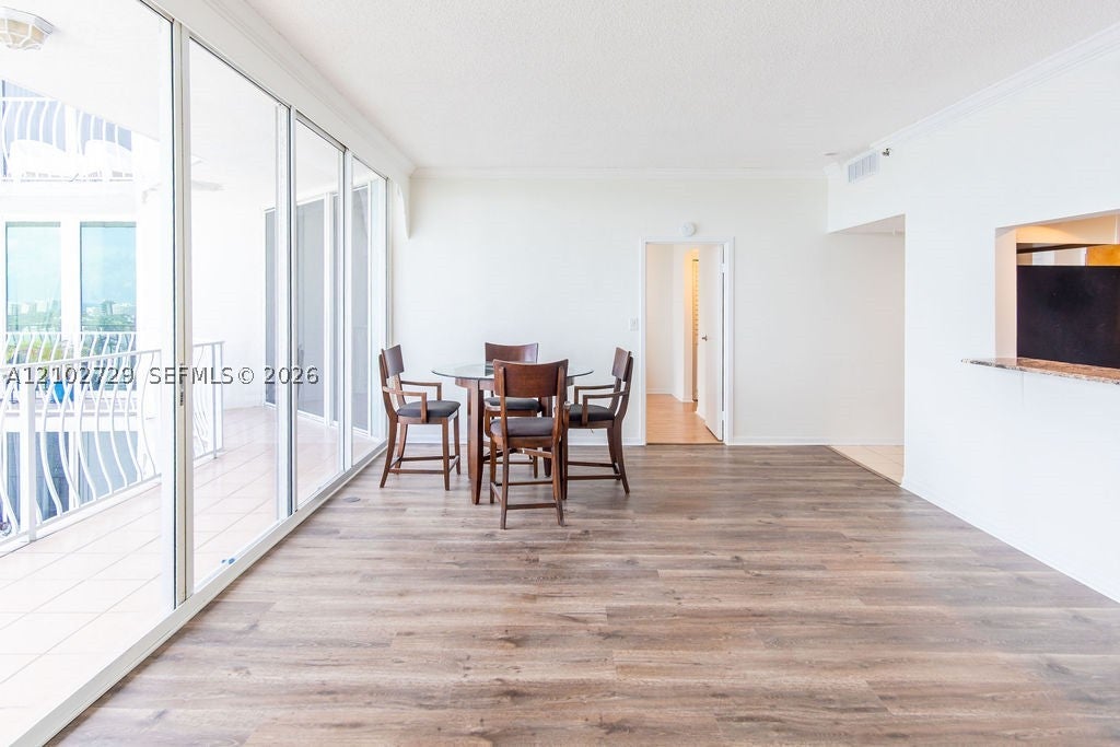 7601 E Treasure Dr PH124