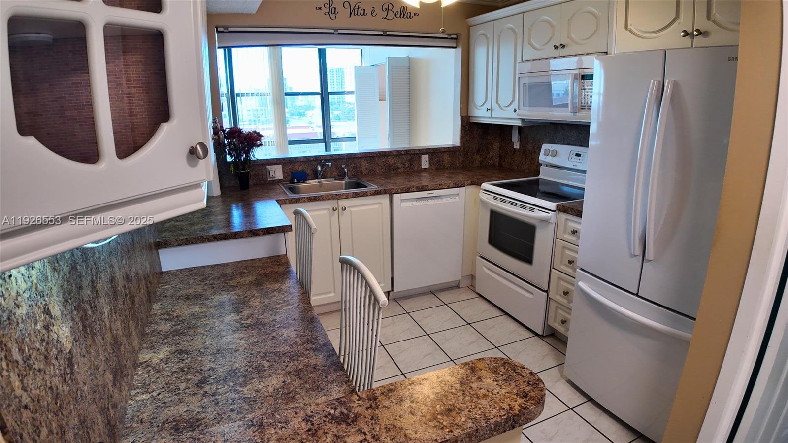 AVANT GARDE CONDO - Residential Lease