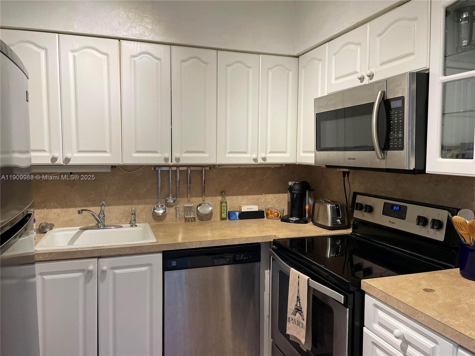 PARKVIEW POINT CONDO - Residential Lease