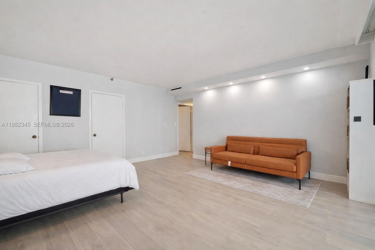 TURNBERRY ISLE SOUTH COND - Residential