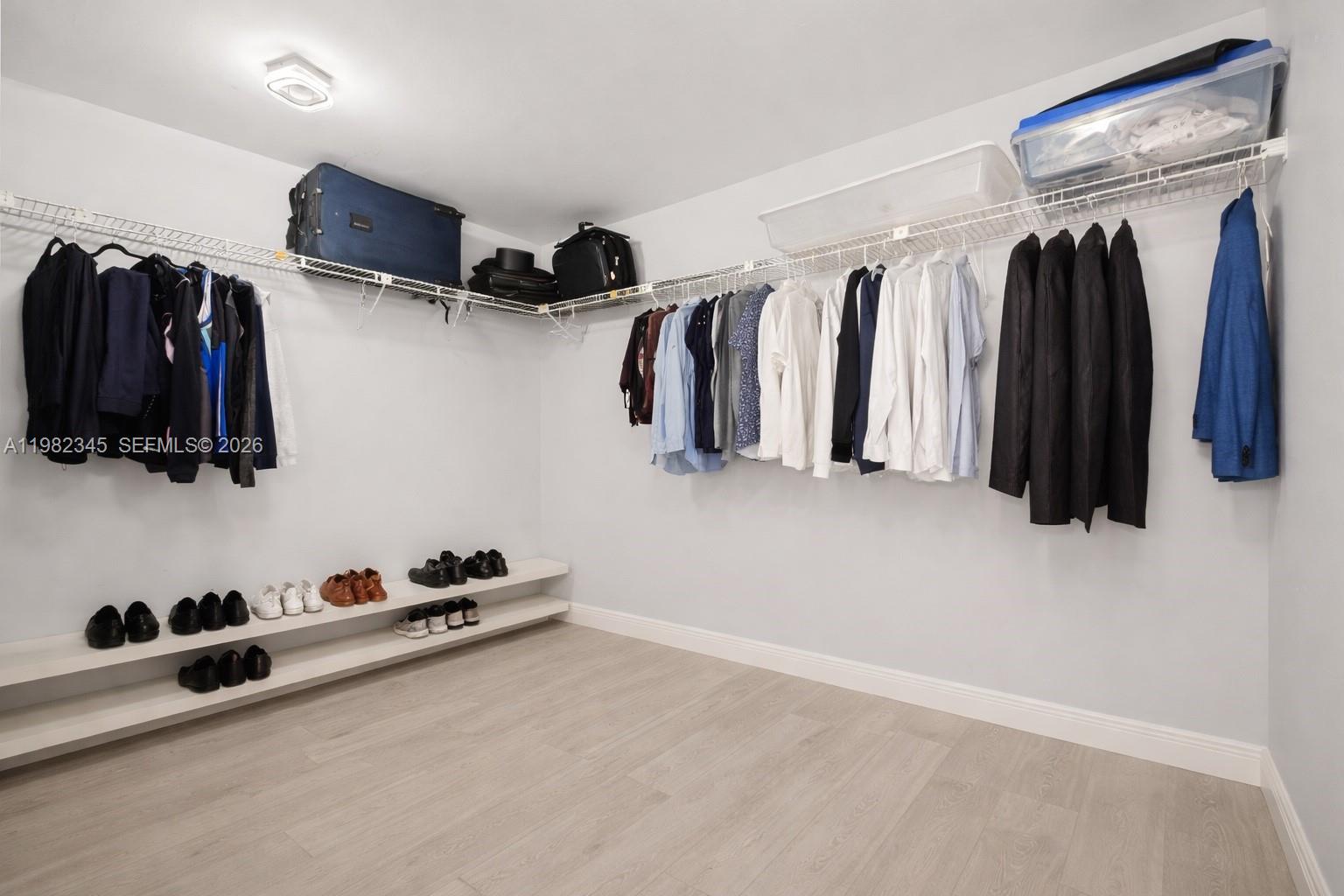 TURNBERRY ISLE SOUTH COND - Residential