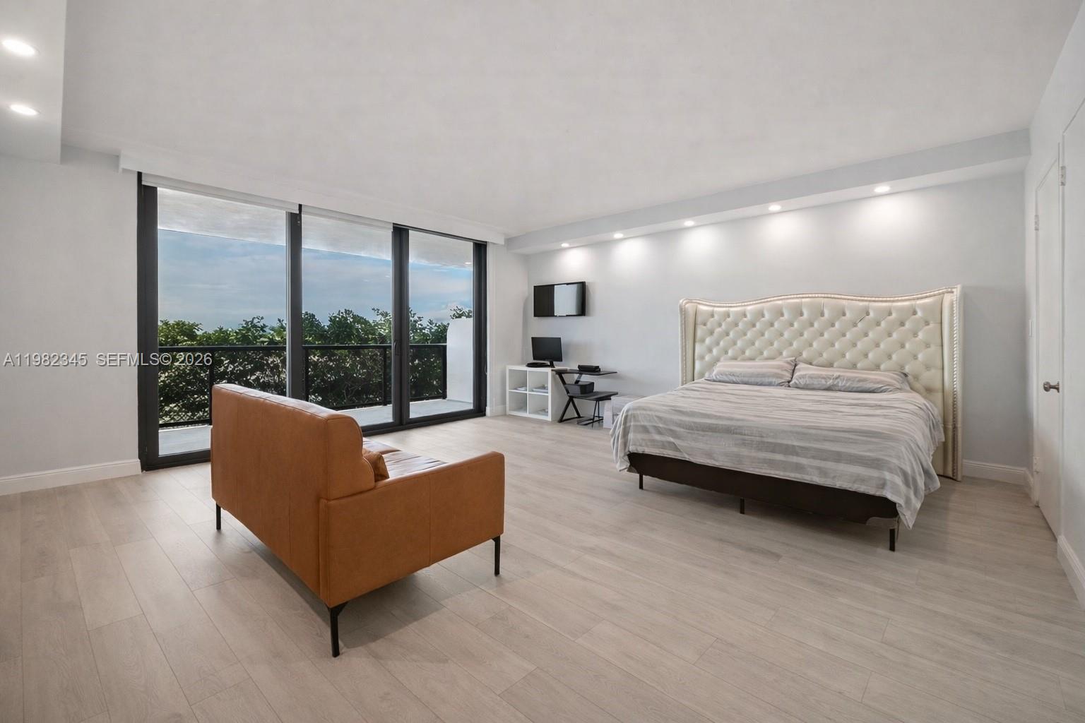 TURNBERRY ISLE SOUTH COND - Residential