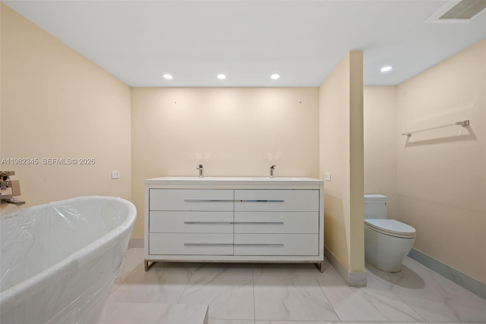 TURNBERRY ISLE SOUTH COND - Residential