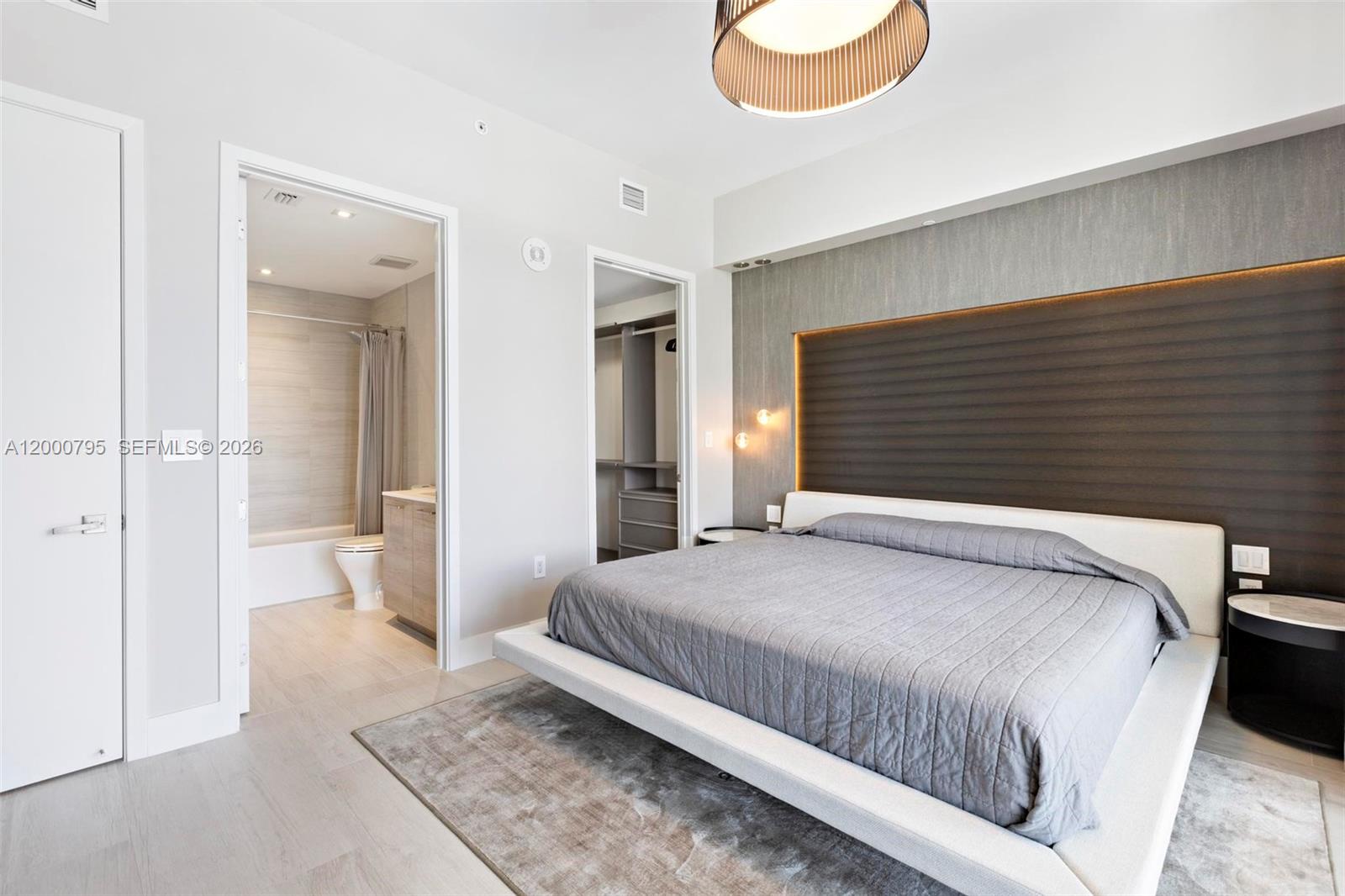 PRIVE CONDO - Residential