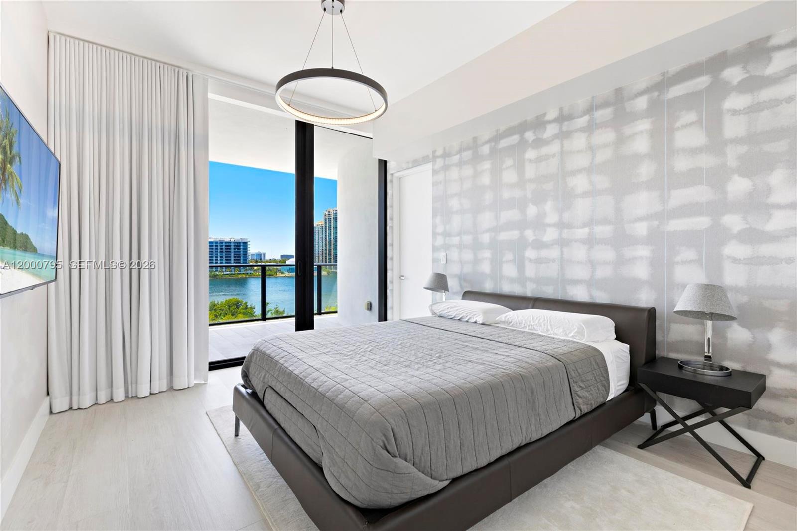 PRIVE CONDO - Residential