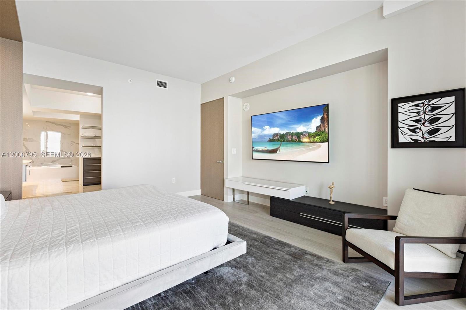 PRIVE CONDO - Residential