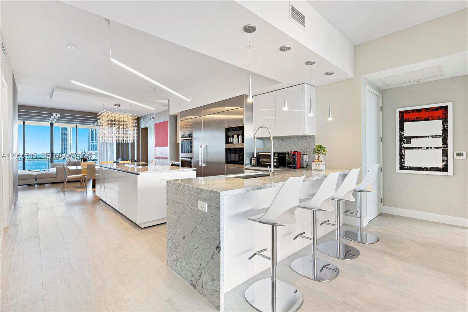 PRIVE CONDO - Residential