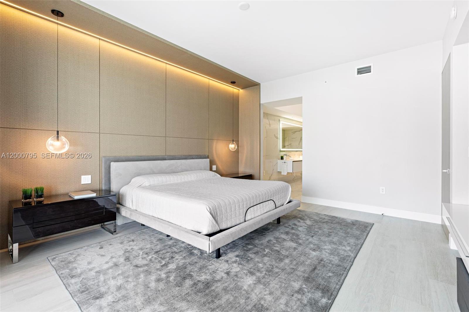 PRIVE CONDO - Residential