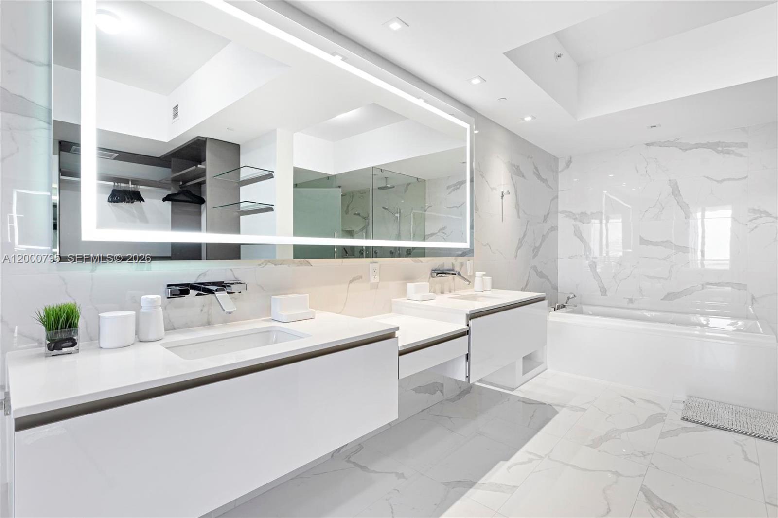 PRIVE CONDO - Residential