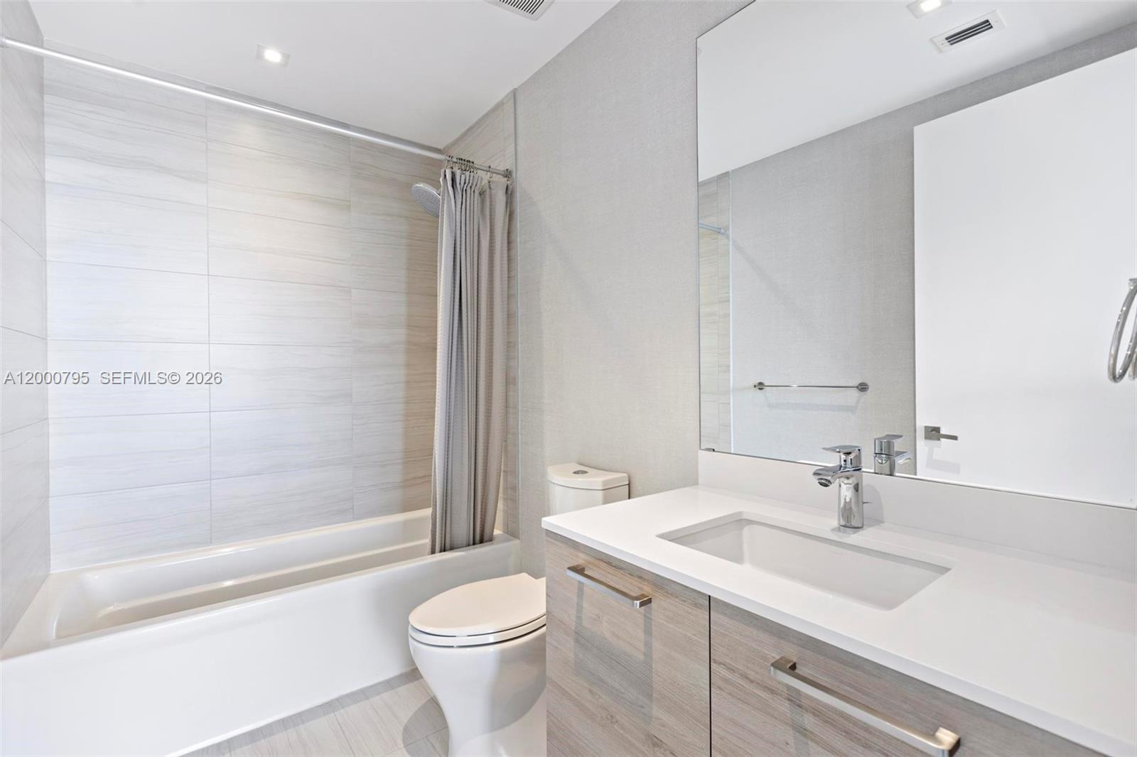 PRIVE CONDO - Residential