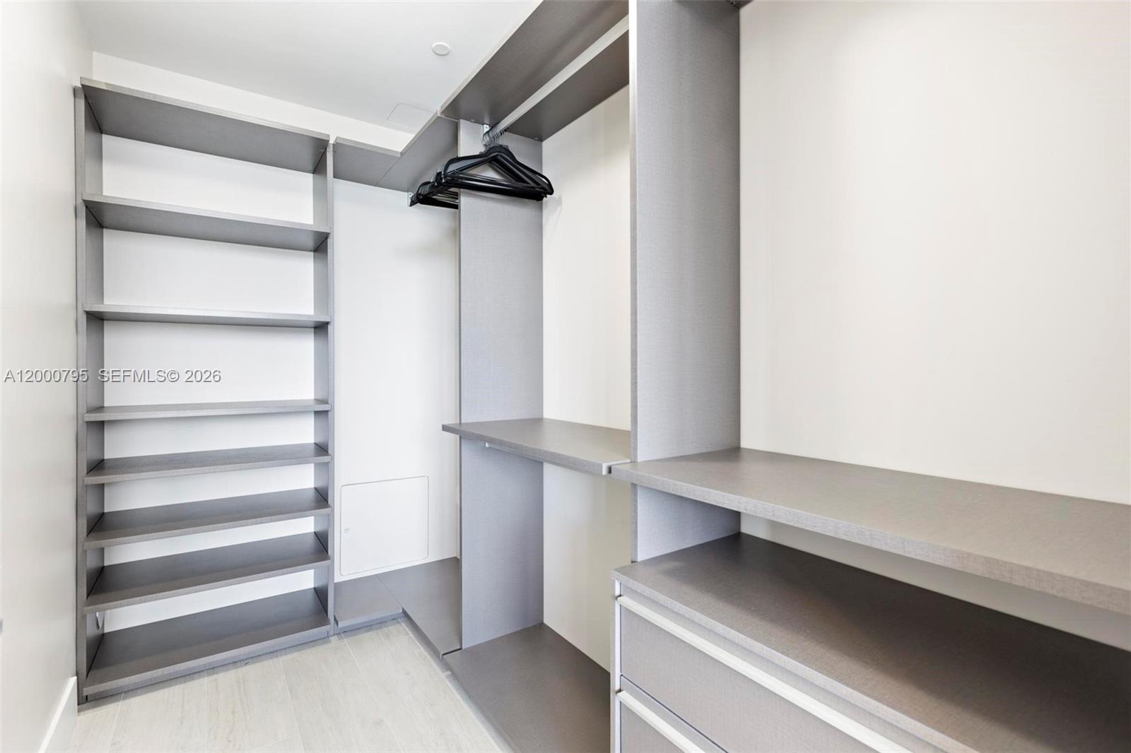 PRIVE CONDO - Residential