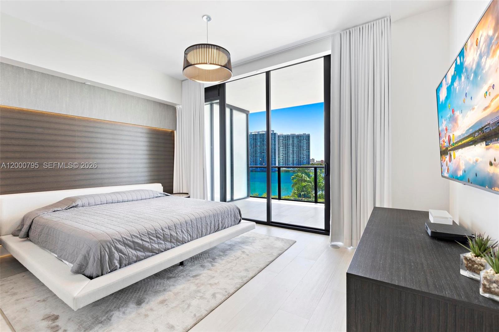 PRIVE CONDO - Residential