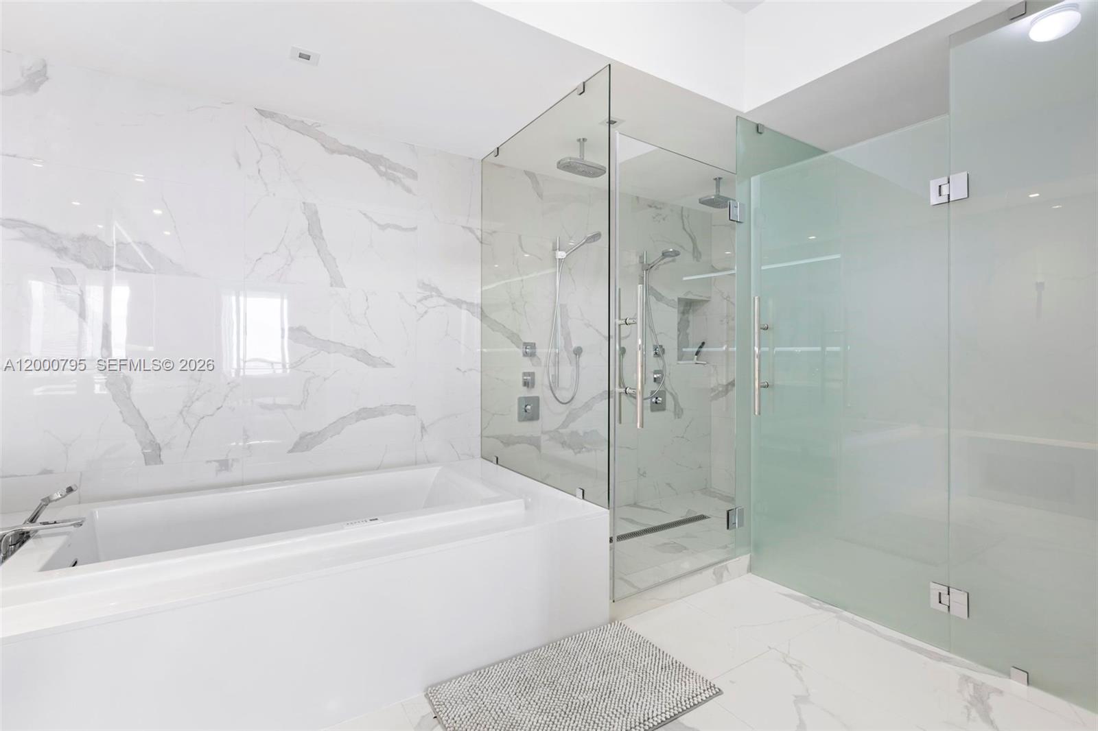 PRIVE CONDO - Residential