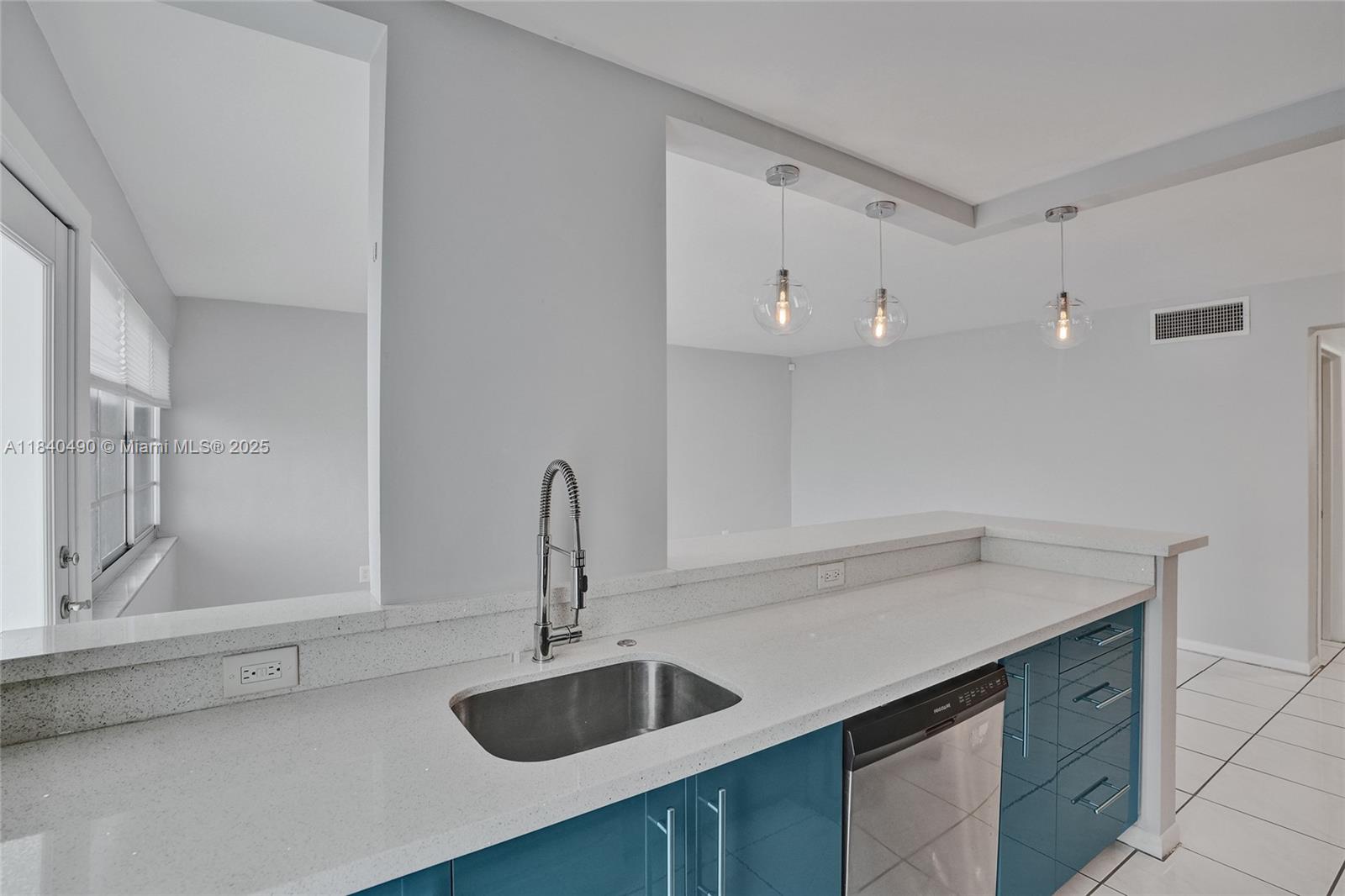 FLAMINGO PARKVIEW CONDO - Residential