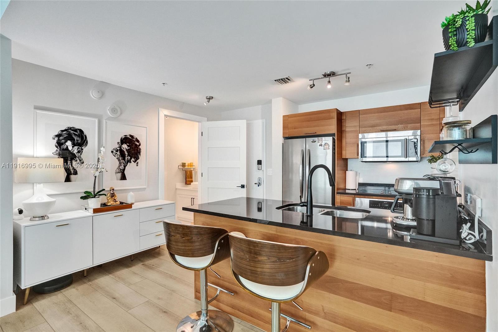 3301 NE 1st Ave L0302