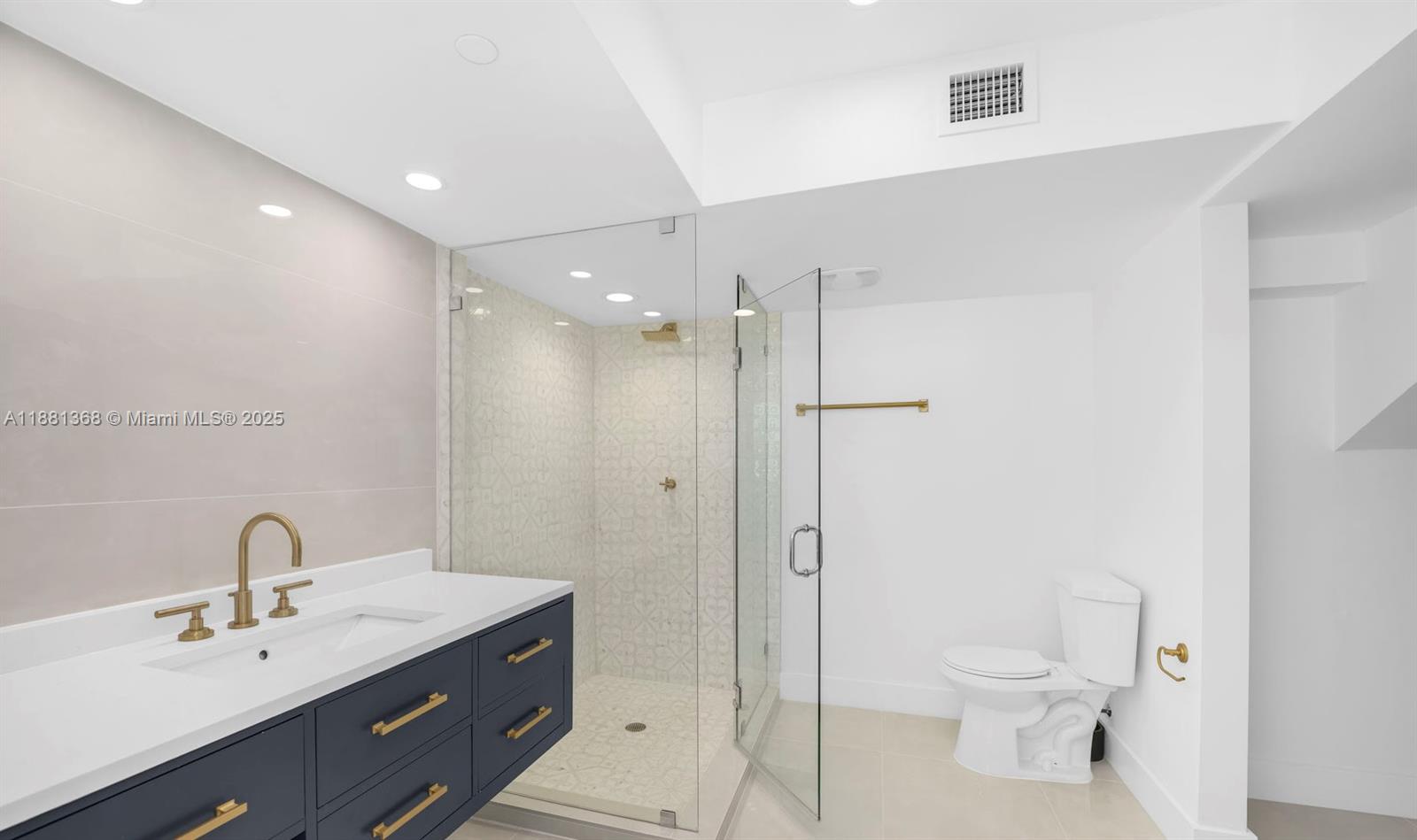 ILONA CONDO - Residential