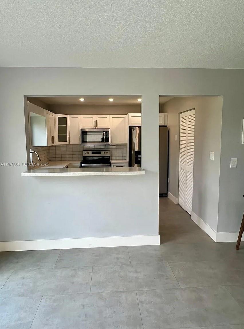 HAMPTON LAKES - Residential Lease