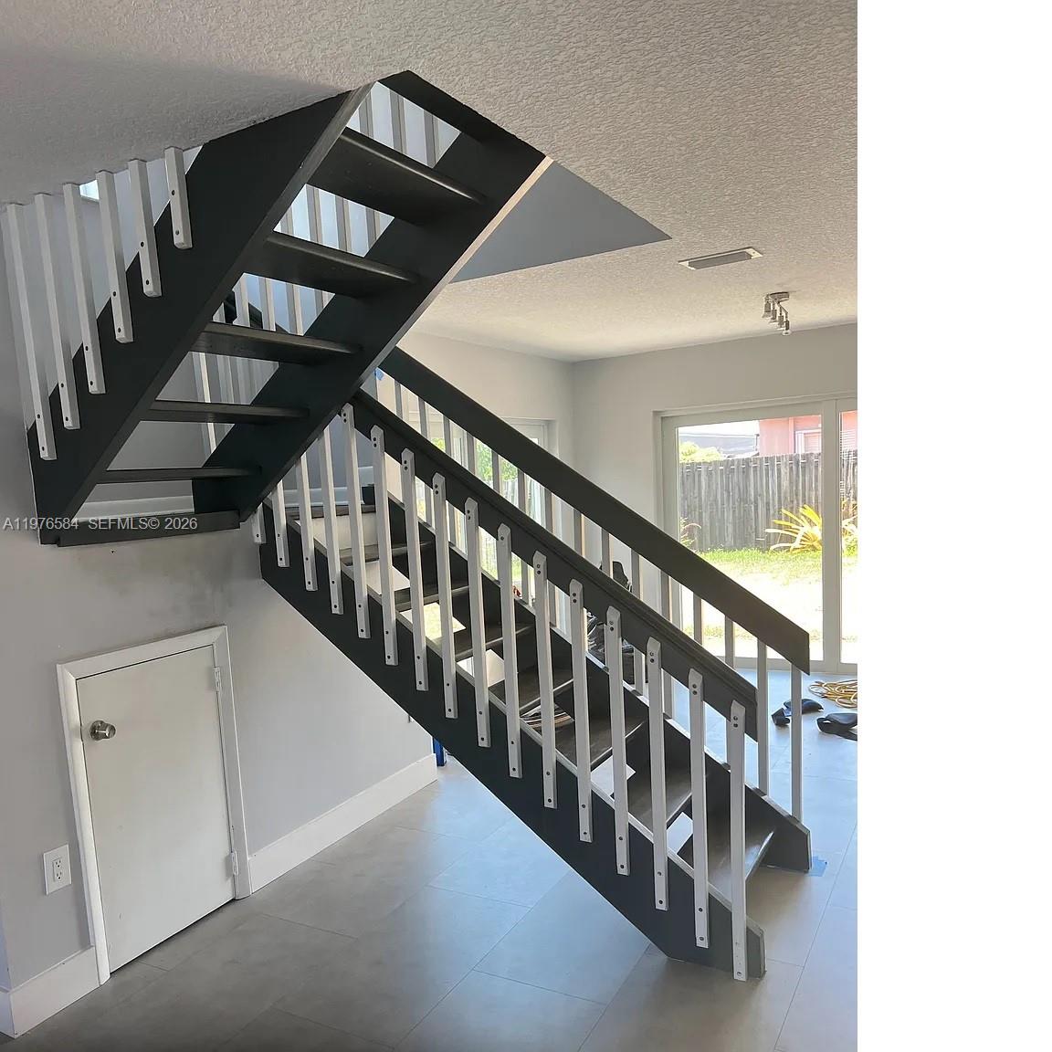 HAMPTON LAKES - Residential Lease