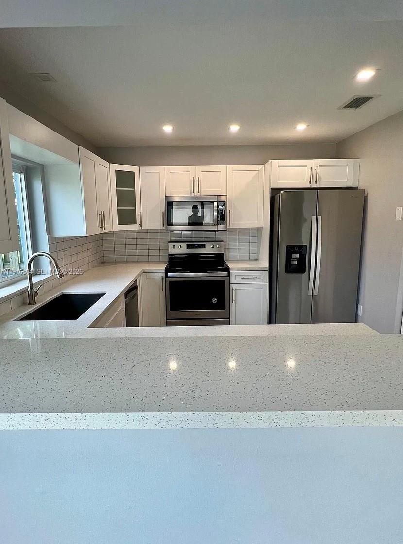 HAMPTON LAKES - Residential Lease