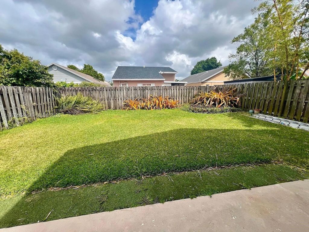 Photo of 274 SW 159th Ter, Sunrise, FL 33326 (MLS # A11976584)