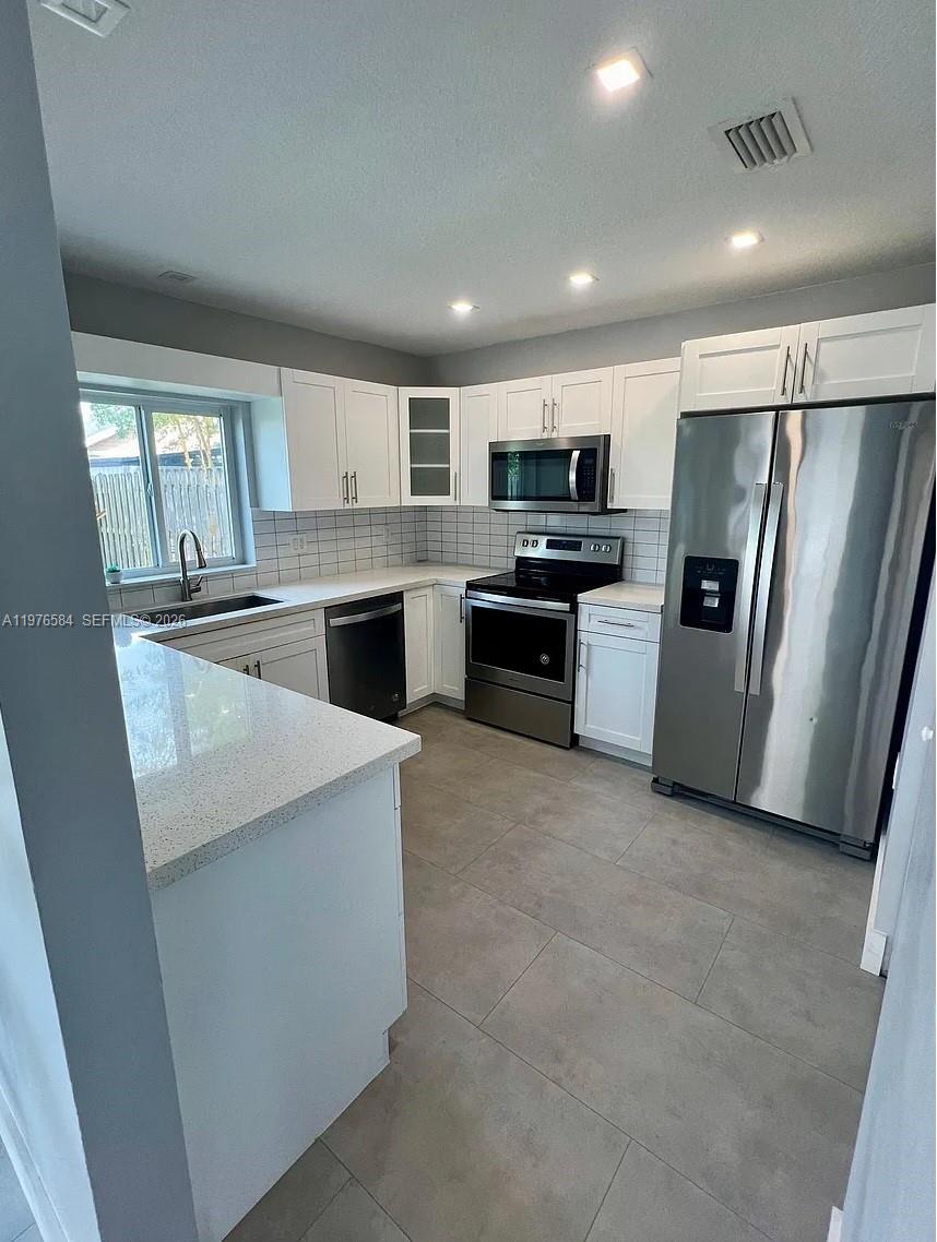 HAMPTON LAKES - Residential Lease