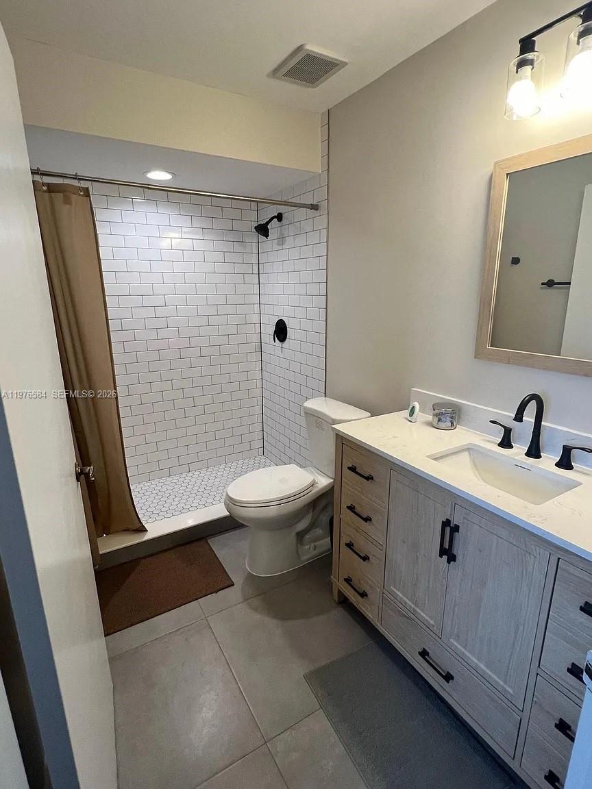 HAMPTON LAKES - Residential Lease