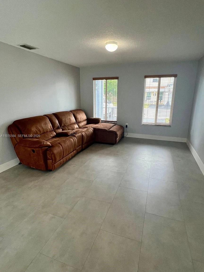 HAMPTON LAKES - Residential Lease