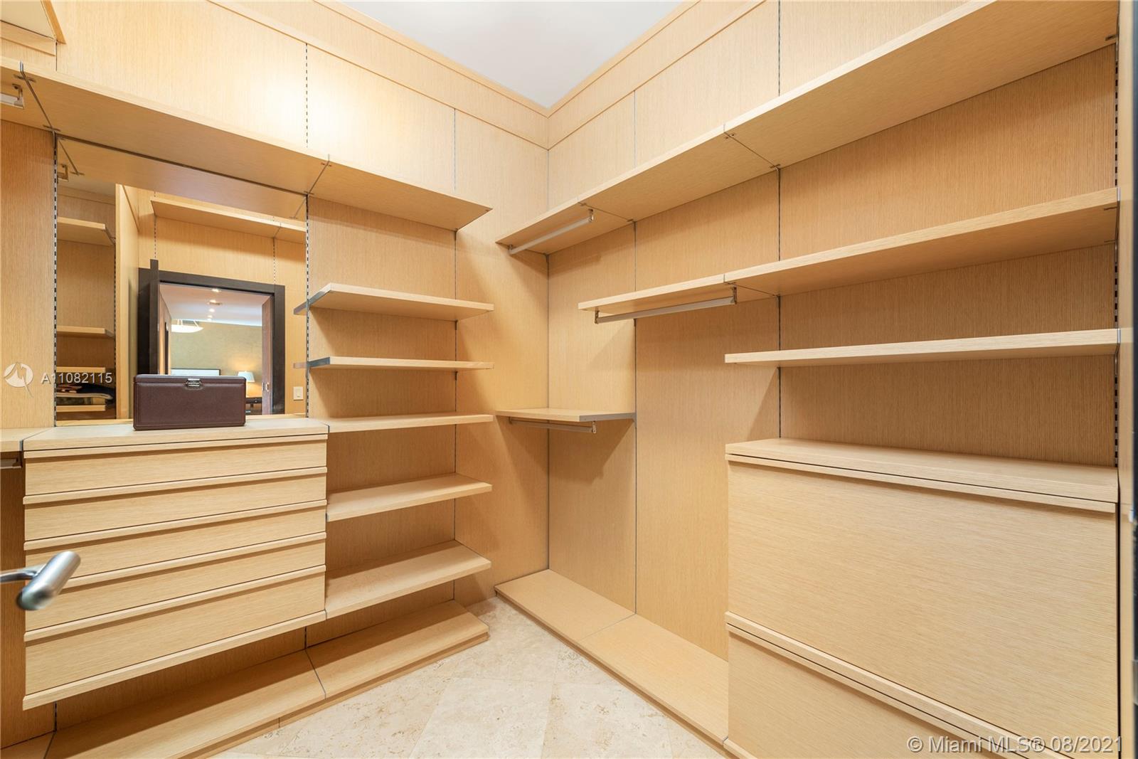 CONTINUUM ON SOUTH BEACH - Residential