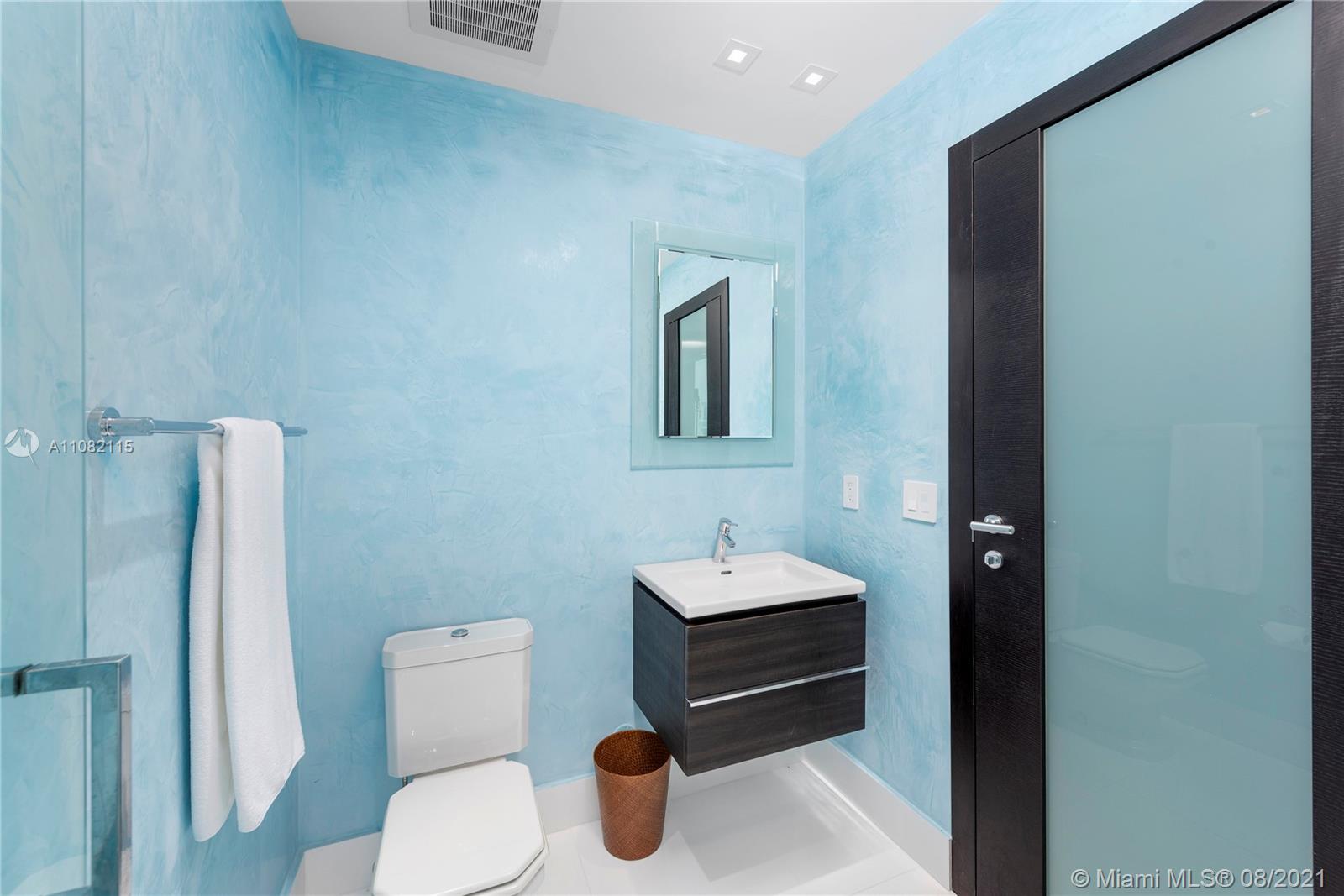 CONTINUUM ON SOUTH BEACH - Residential